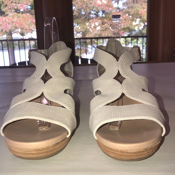 DR. SCHOLL’S Bailey Faux Suede Ankle Wedge Oyster NWOB (11M) - Picture 6 of 16